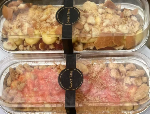 Two mini cakes in long clear boxes